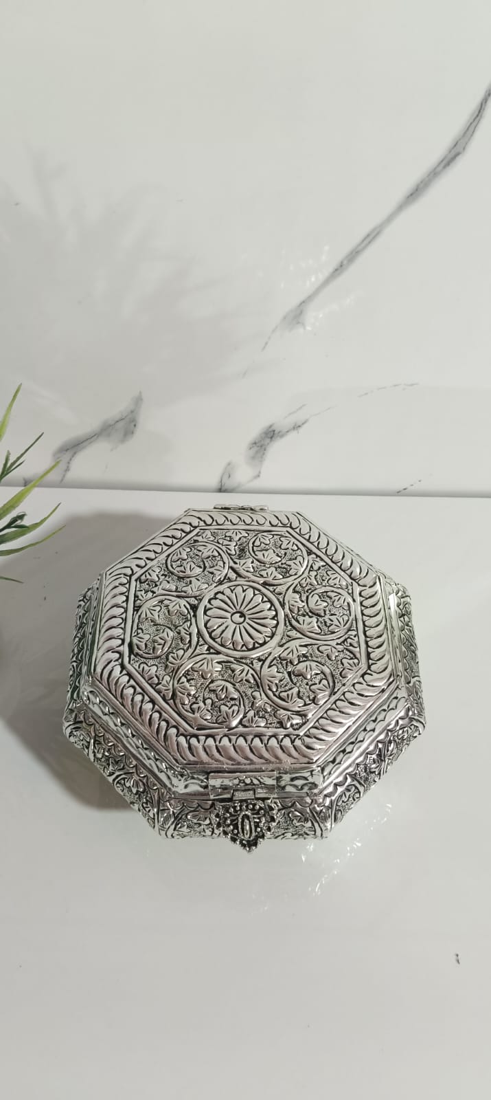Antique Finished Hexagon Shape Dryfruit Box