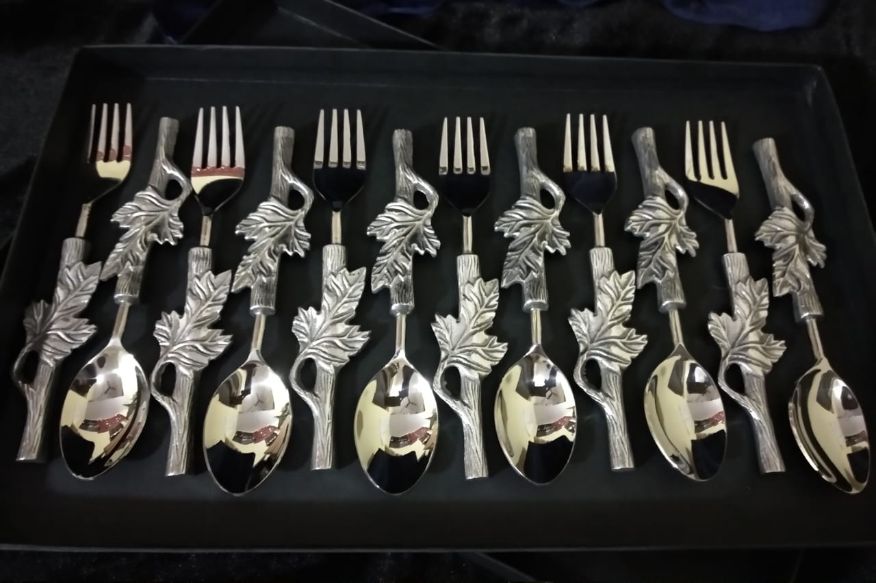 Serve Your Dinner With Style Leaf Design Cutlery Now Available At Combo Discount (Serving Spoon 6pcs +Dinner Spoon 12pcs)