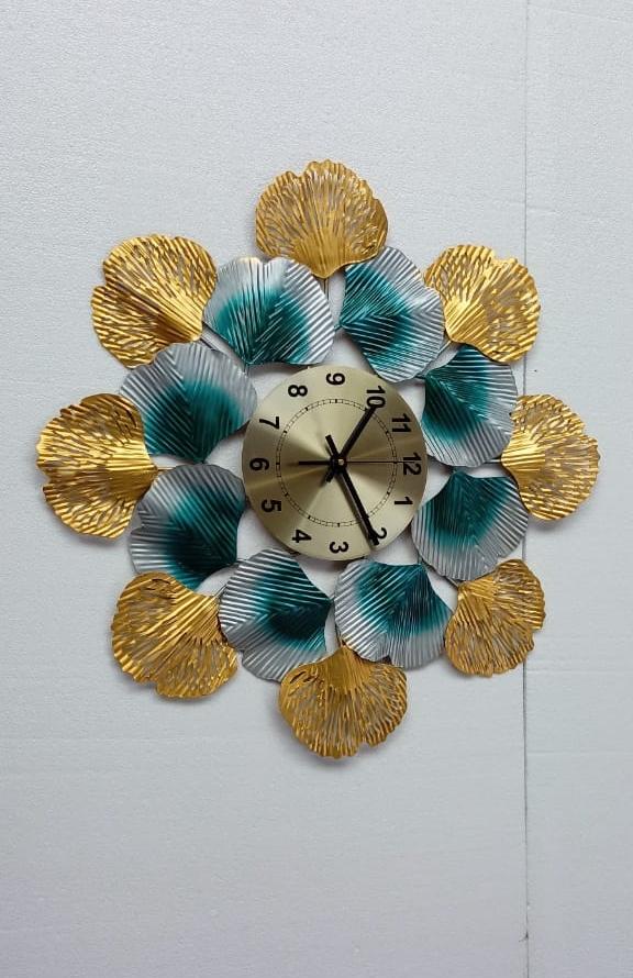 PC Home Decor | Ginkgo Leaf Clock, Gold and Green