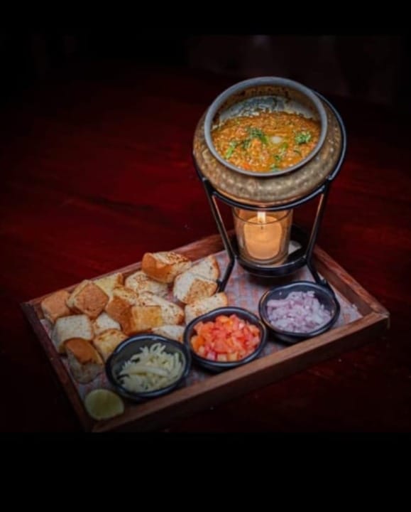 Pav Bhaji/Dal Handi/Chille Kulche Platter