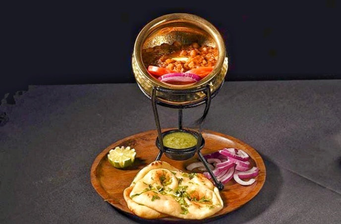 Chole Kulche Platter