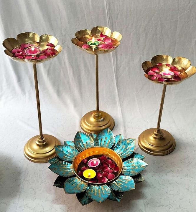 Patta Urli With Candle Stand