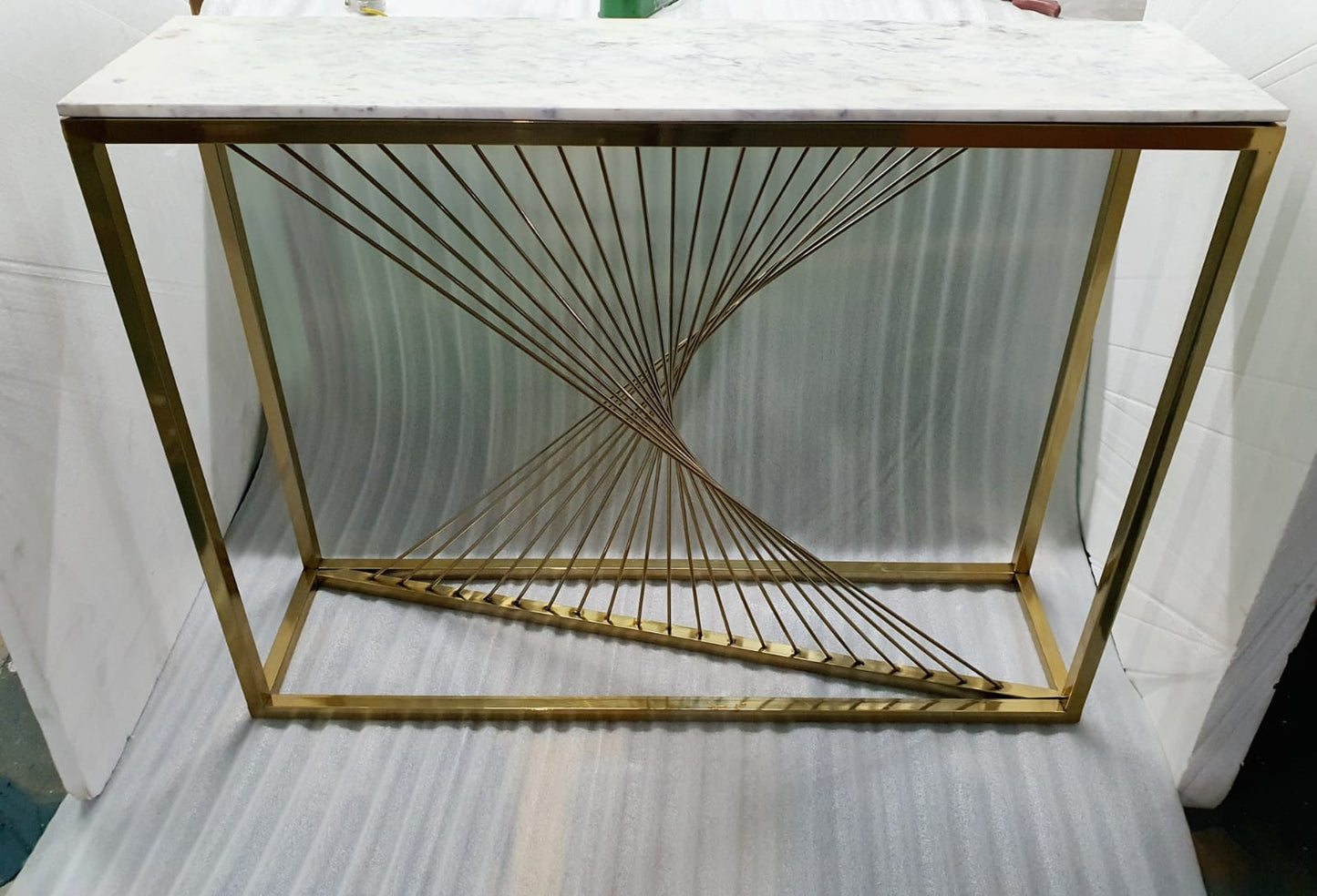 PC Home Decor | Stainless Steel Twisted Console Table, white and Gold