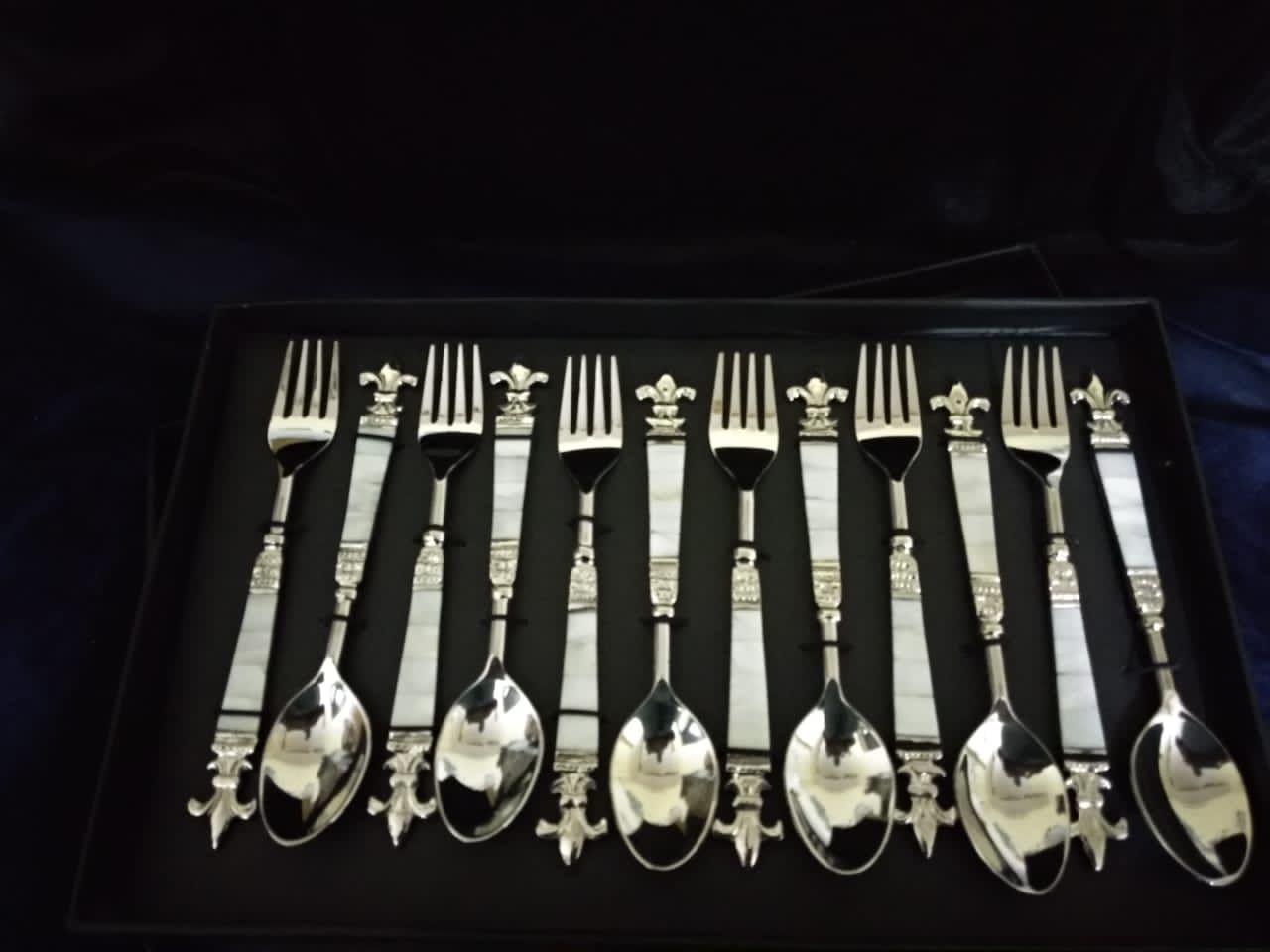 Mother Of Pearl Spoon Set With Flower Design (Serving Spoon 6pcs + Dinner Spoons 12 pcs )