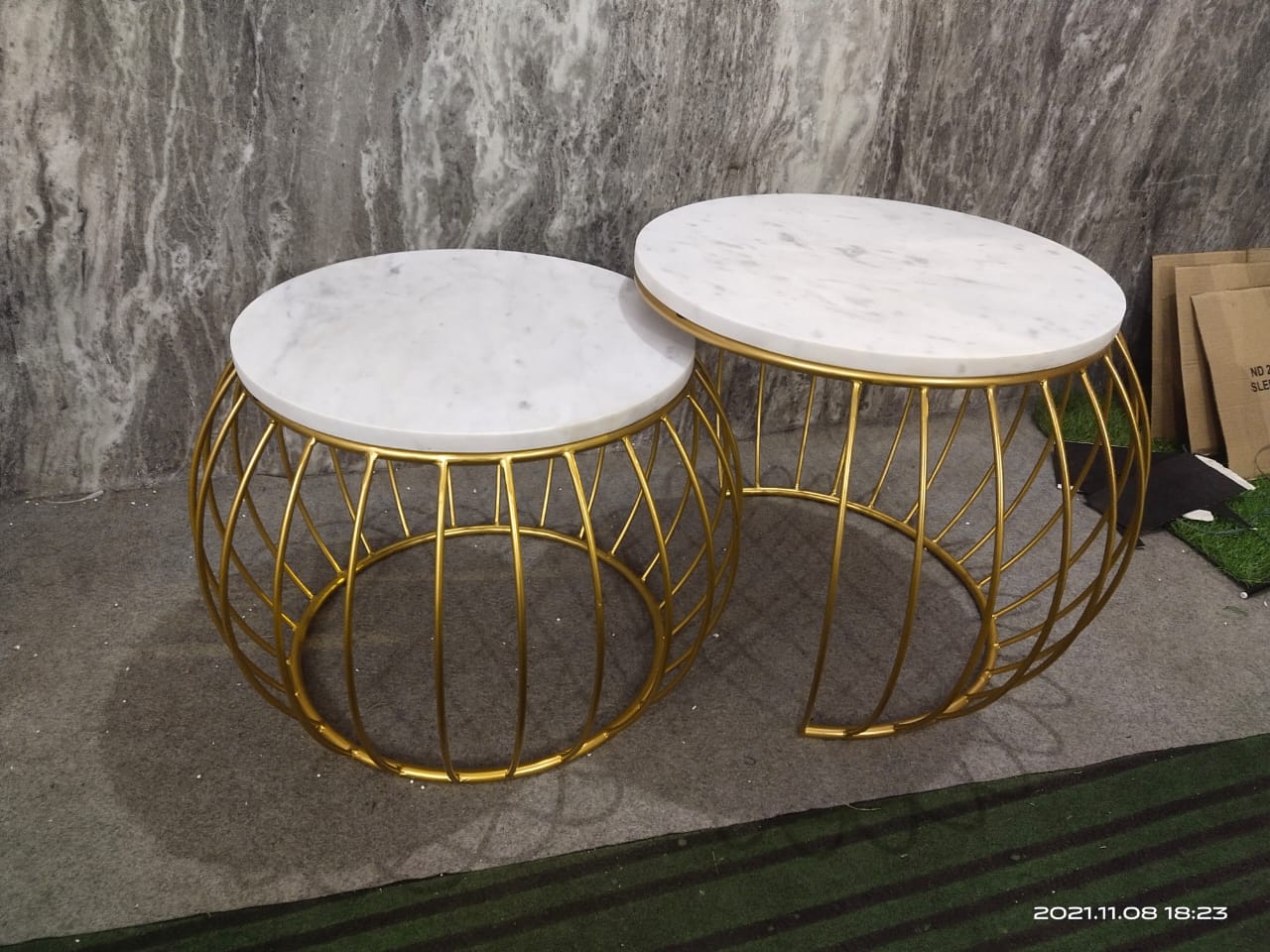 Modern Set of 2 Round Nesting Table, White and Gold