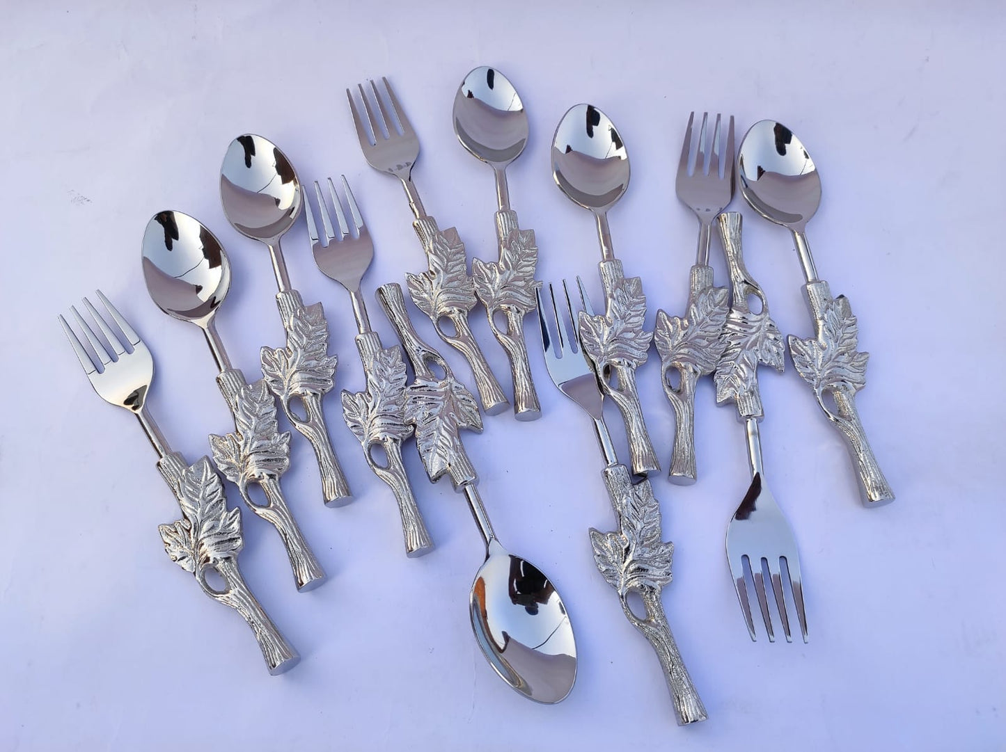 Serve Your Dinning with Class Leaf Dinner With Aluminum Handle Leaf Design Set Of 12pcs