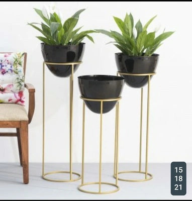 Egg Shape Pots Black And Gold Metal Planter (Set of 3)