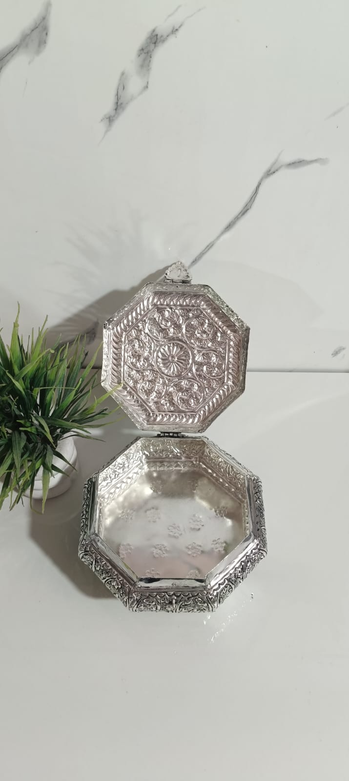 Antique Finished Hexagon Shape Dryfruit Box