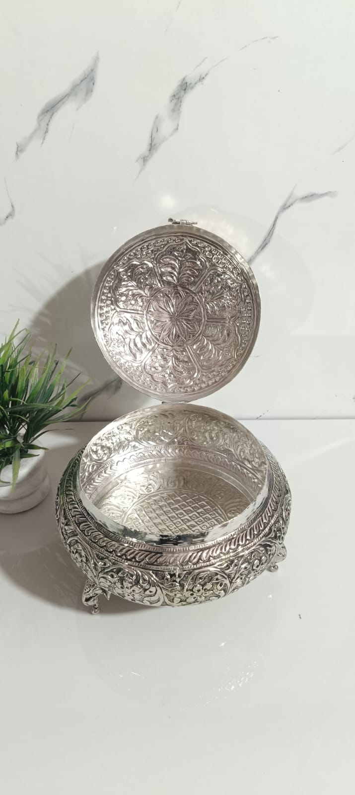 Handmade Antique-Finished Carved Dry Fruit Box