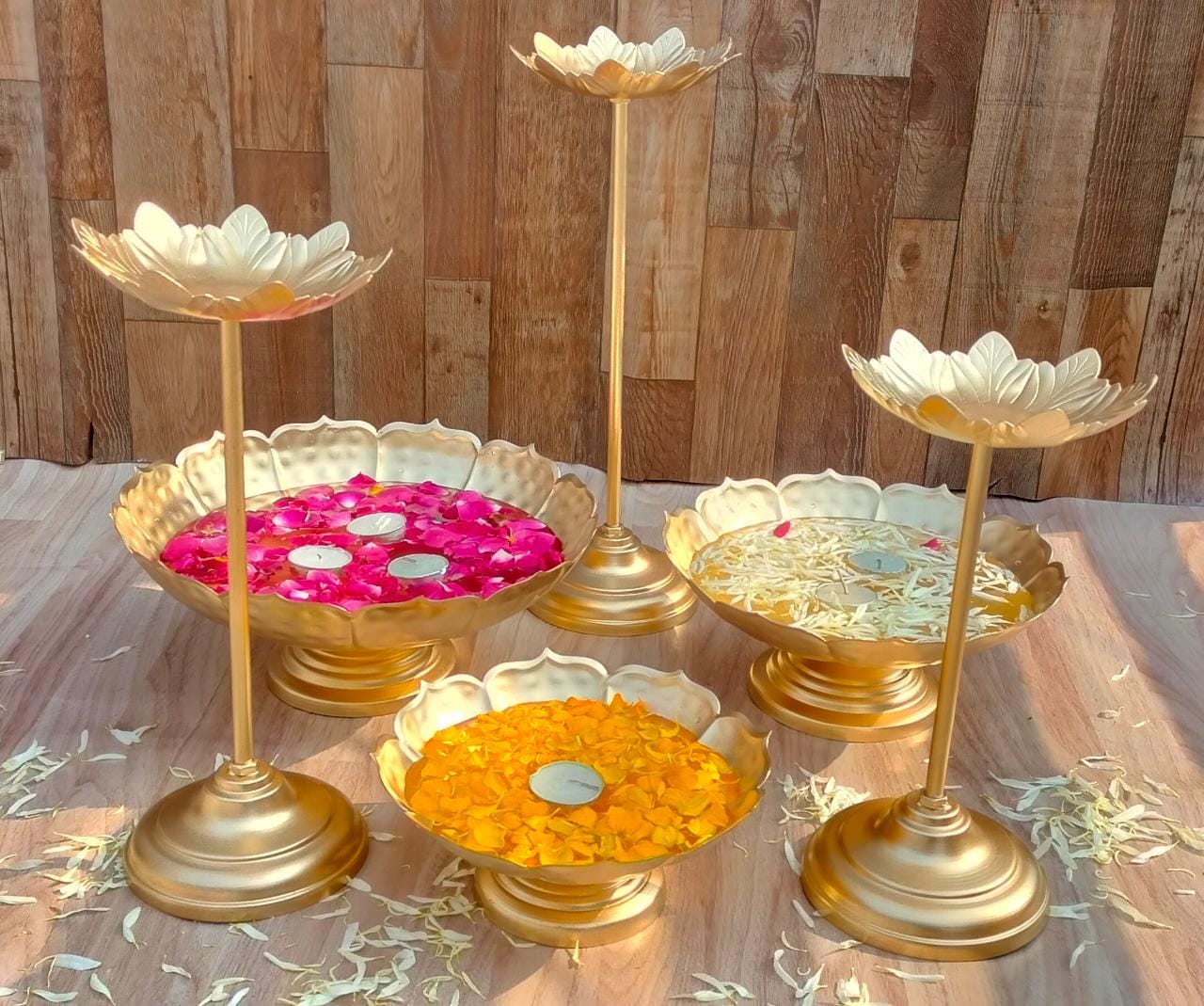 Taj Based Tashla Urli With Candle Stand
