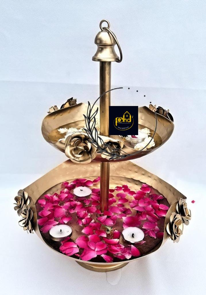 Bring a touch of elegance and charm to your home with our Gold stand?¨Urli