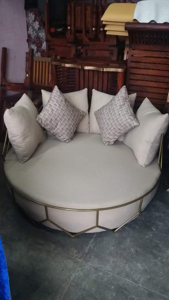 Metal Sofa With Mattress and 6 Cushions