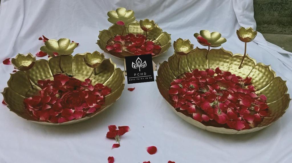 PC Home Decor | Metal Taj Tashla Flower Branch Urli Set, Gold