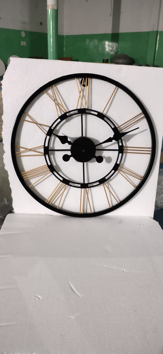 PC Home Decor | Small Hollow Roman Wall Clock, Black and Gold