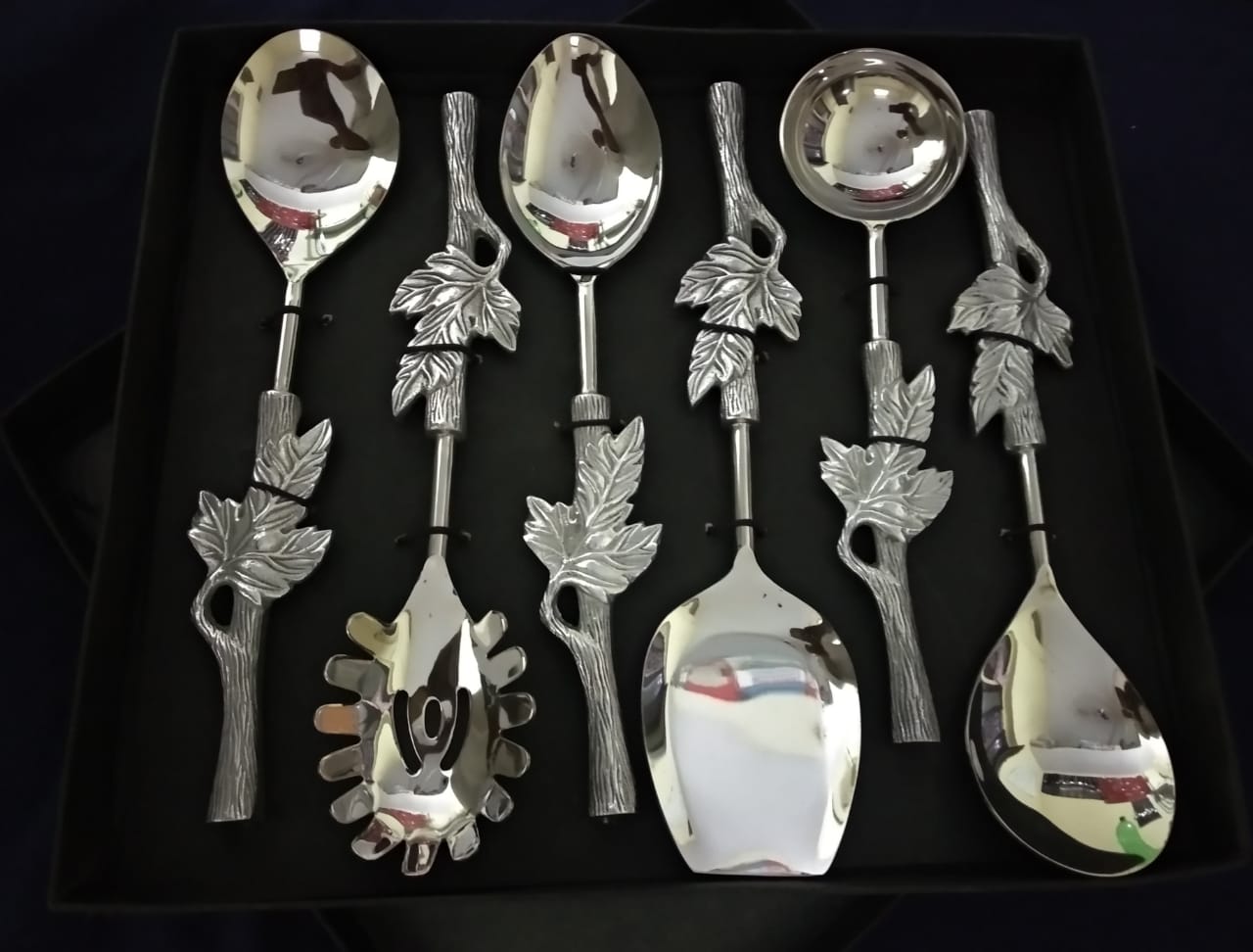 Serve Your Dinner With Style Leaf Design Cutlery Now Available At Combo Discount (Serving Spoon 6pcs +Dinner Spoon 12pcs)