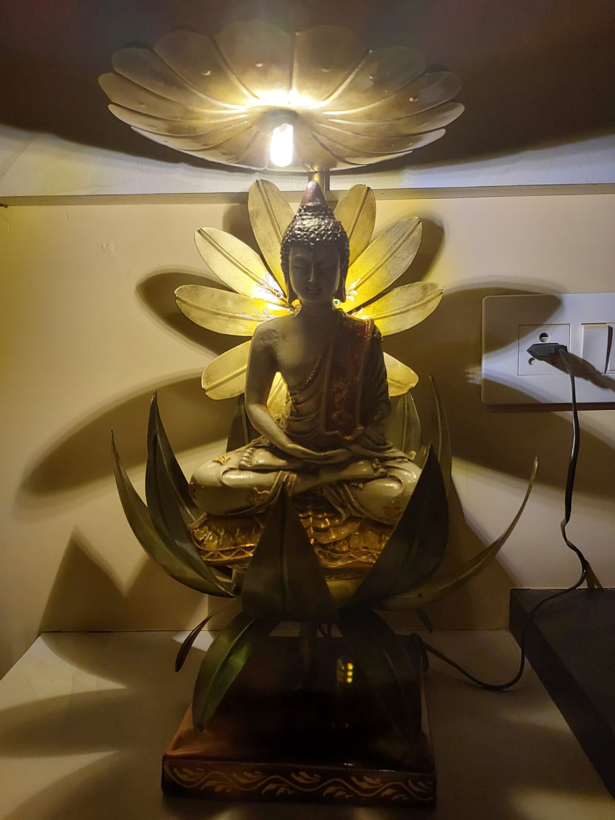 Metal Buddha Flower Bedside Table Lamp, Gold