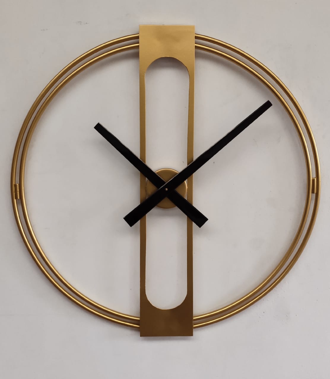 PC Home Decor | Metal Wall Clock 18", Gold and Black
