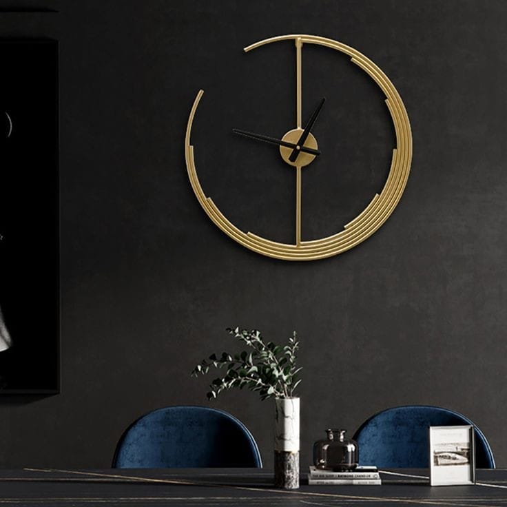 PC Home Decor | Small Hollow Q Shaped Wall Metal Clock, Gold