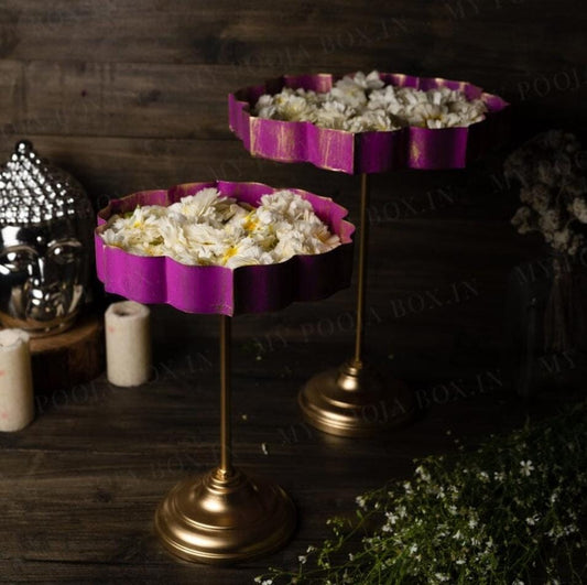 Elegant Urli Stand