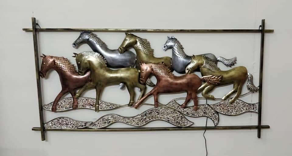 PC Home Decor | Metal Seven Horse Frame Wall Decor, Bronze and Gold