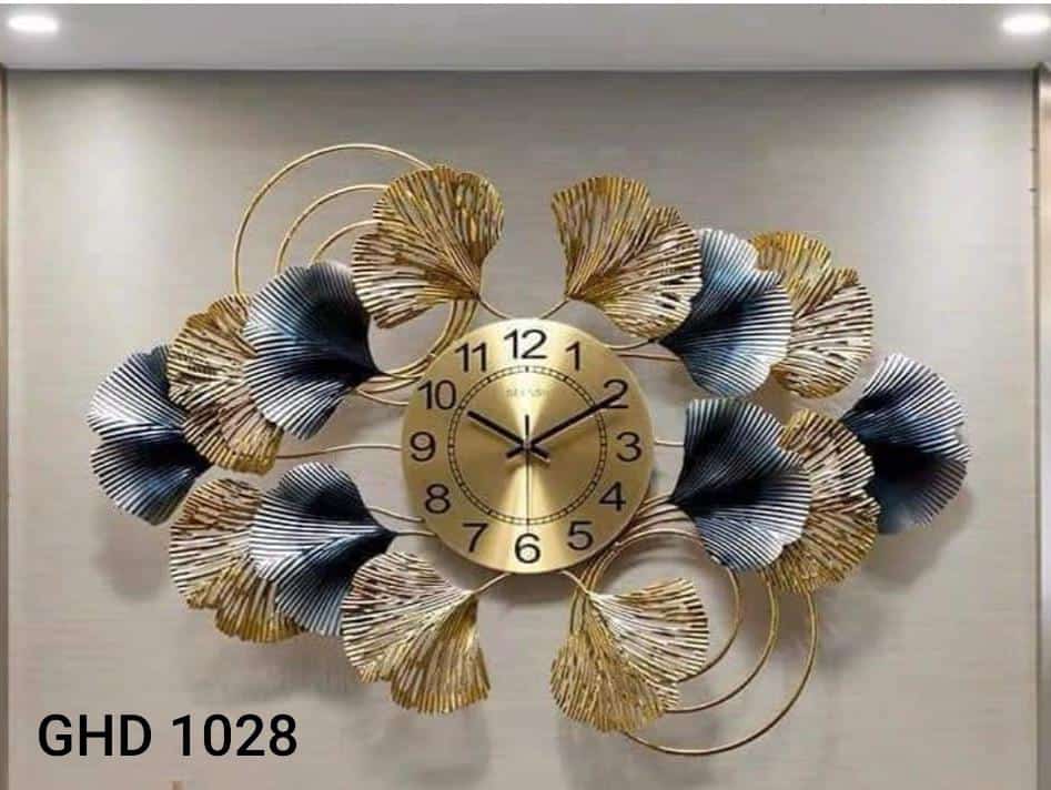 PC Home Decor | Large Leaves Wall Clock, Gold & Black